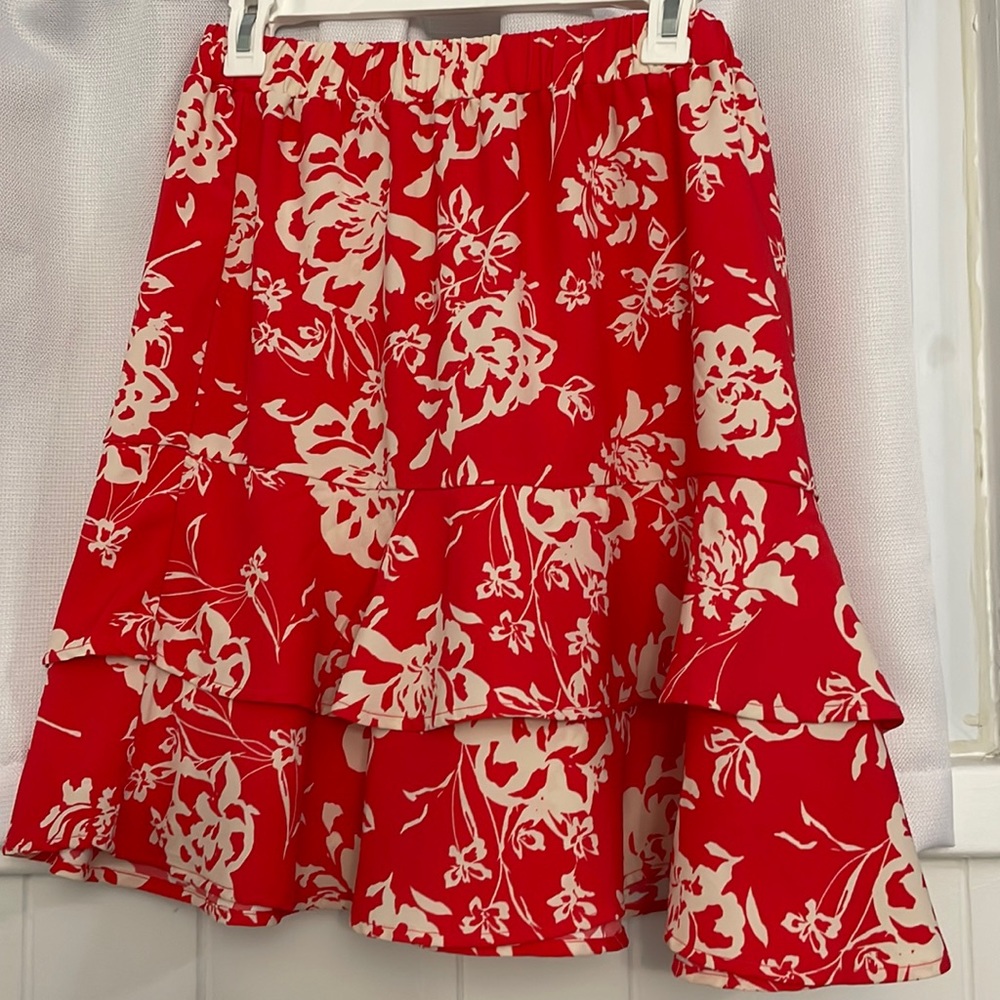 SALE! NWT Loft Red and White Flower Ruffle Skirt. Size Large.